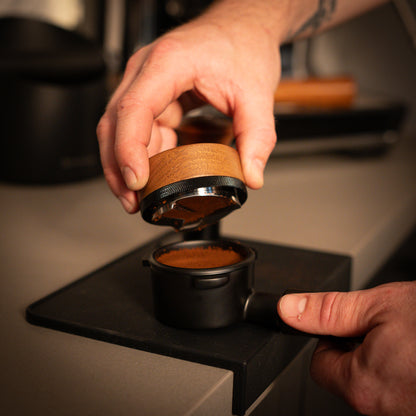 Hypergrind Tamper & Distributor Kit (Black/Walnut)